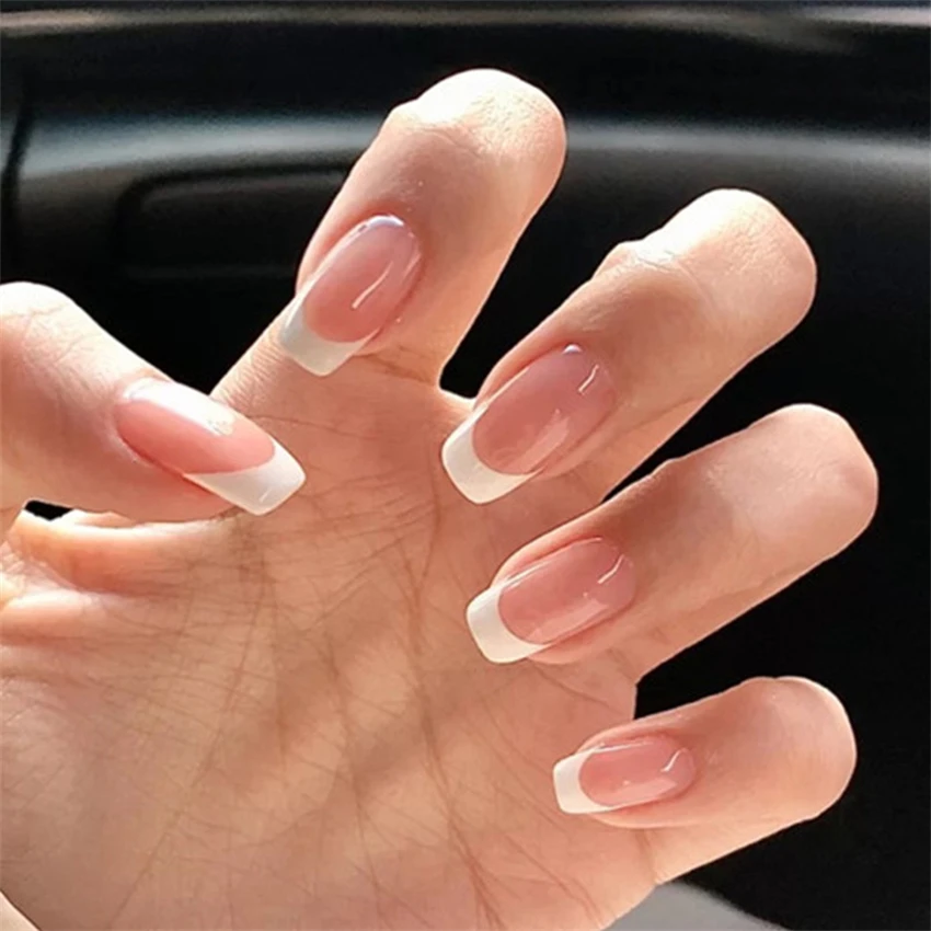 Nail Art Pink - Faux ongles français courts et minimalistes,
